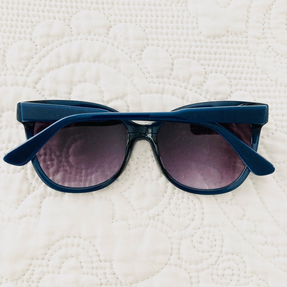 Authentic Halston Cat Eye Blue Suglasses - Picture 2 of 8